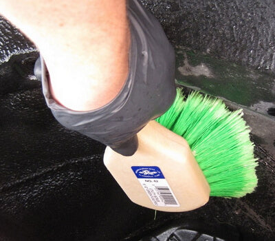 Tire brush